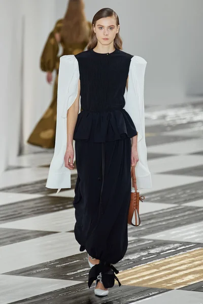 Look 32